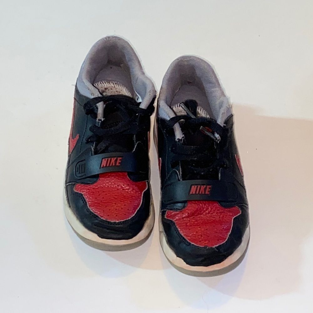 Nike Kids Black and Red Sneakers Size 2.5Y Not Insoles - Picture 2 of 15